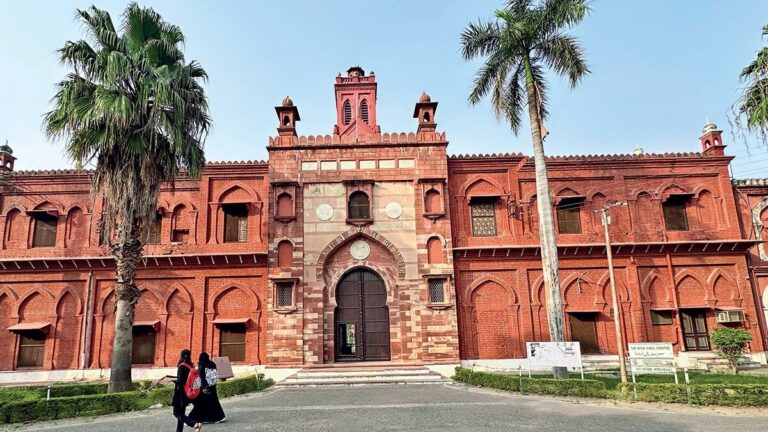 Aligarh Muslim University B.Tech Fees 2025: ZHCET Low-Cost Govt. Option, Hostel & JEE Main - FindMyCollege