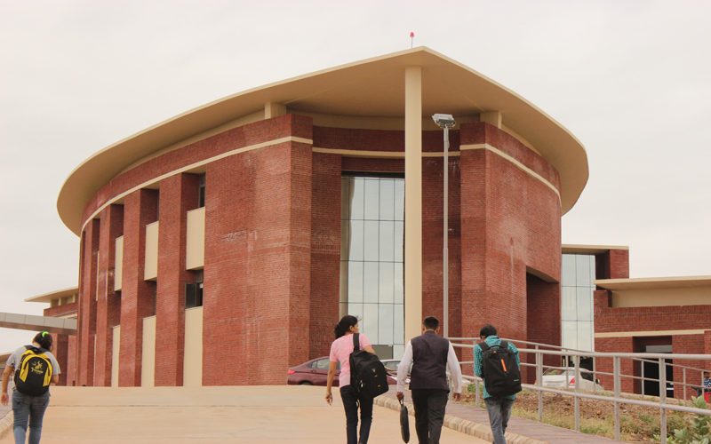 Amity University Gwalior B.Tech Fees 2025: Complete Course-Wise Fee Structure & Hostel Cost - FindMyCollege