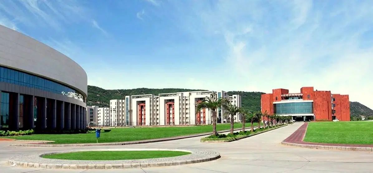 Amity University Jaipur B.Tech Fees 2025 – Course Wise Fee Structure, Hostel & Scholarships - FindMyCollege