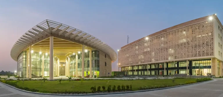 Amity University Kolkata BTech Fees 2025: Course Wise Fee Structure, Hostel & Scholarship - FindMyCollege