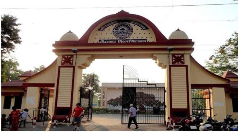 DDU Goralhpur B.Tech Fees – Structure, Scholarships and Payment (2025) - FindMyCollege