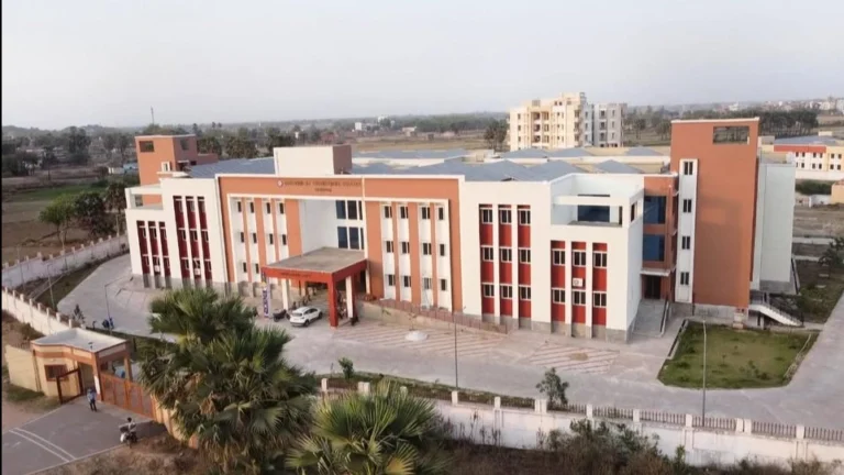 BTech Chemical Engineering 2026: Syllabus, Scope in Oil, Gas & Pharma - FindMyCollege