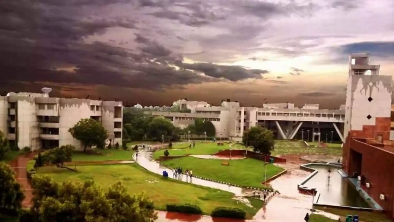 DTU BTech Fees 2026: Tuition, Hostel & Mess Fee, Cutoffs, Placements, ROI - FindMyCollege