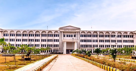 Rashtrasant Tukadoji Maharaj Nagpur University B.Des Admission Process 2026: Eligibility, Exam Pattern, Fees, and Placements - FindMyCollege