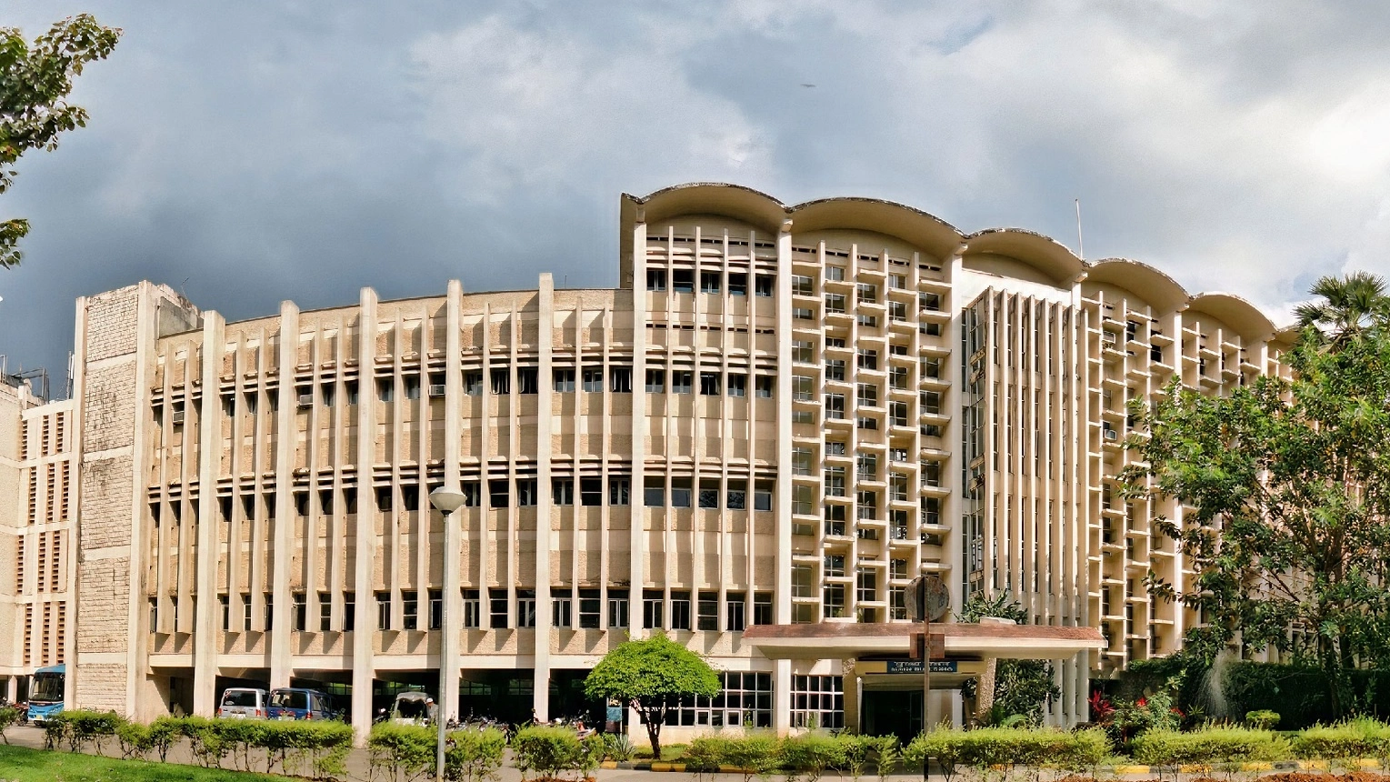 Top BTech Colleges in Mumbai 2026: IITB, VJTI, SPCE Fees, Cutoffs & Placements - FindMyCollege